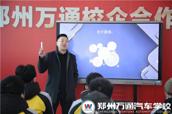 萬通專場招聘會助力學子輕松就業(yè)
