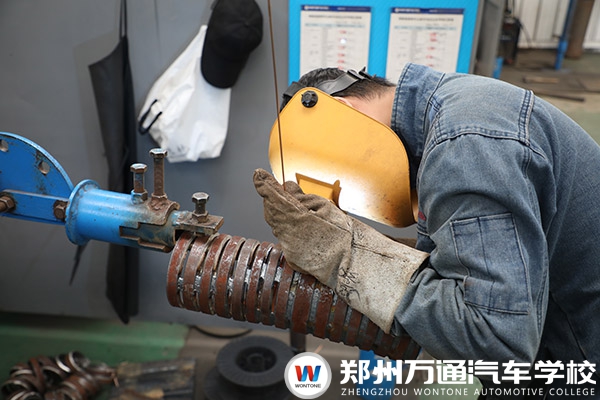 焊接專業(yè)零基礎(chǔ)也能快速上手！薪資待遇還不錯！